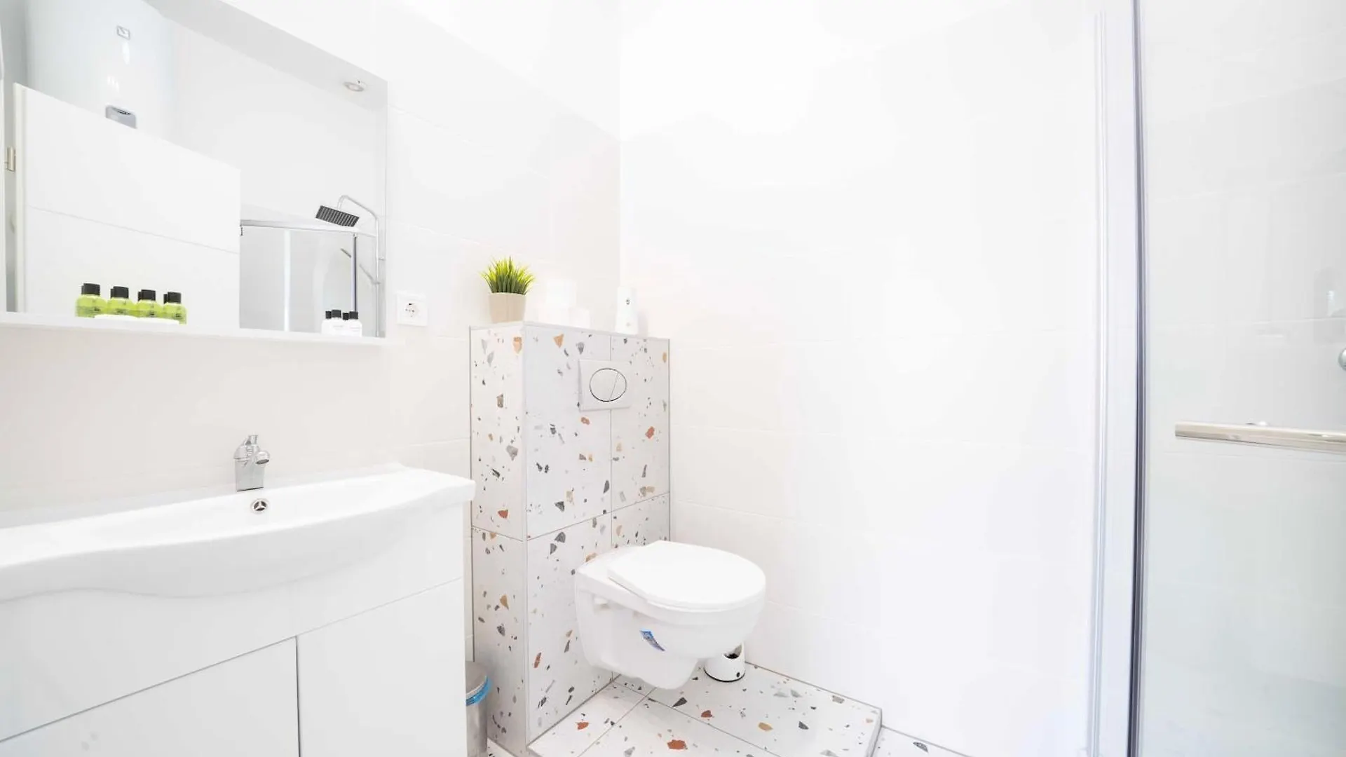 Apartment Canvas Residence 2 Bedrooms K13 Budapest